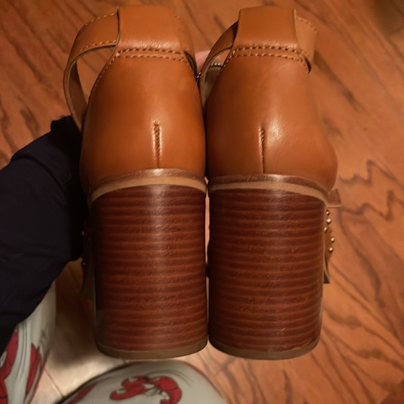 Vince Camuto Tan Studded Heel Sandal 8.5 - Picture 5 of 5